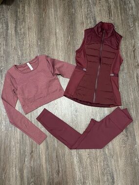 EUC Lululemon Matching Burgundy Bundle. Size Tops 4, 6/ Bottom 4